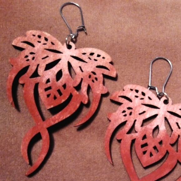 Hand Painted Red Ombre Abstract Floral Wood Earrings Big Flower Cut Out New - Picture 4 of 6